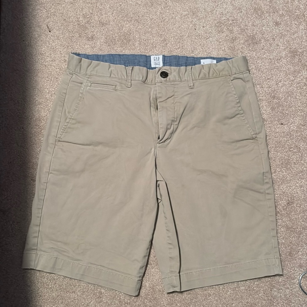 Men’s Khaki Flat Front Shorts Size 31